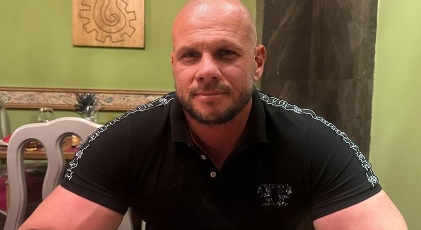 Bocsánatot kért a győri "kigyúrt provokátor", aki fideszes aktivistákkal üvöltözött