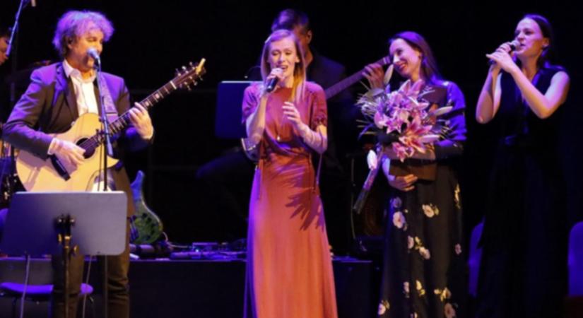 Emlékesten tisztelegtek Tompos Kátya emléke előtt, átadták a róla elnevezett díjat is