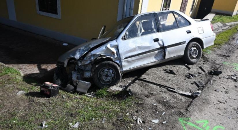Jogosítvány nélkül okozott súlyos autóbalesetet egy fiatal Ozorán