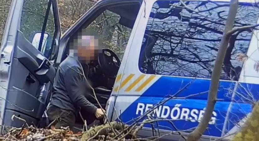 Megszívták a rendőrök: a szolgálati autóból lopták az üzemanyagot, de lebuktak