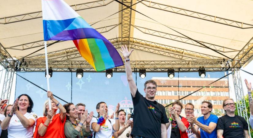 HVG: a bíróság felfüggesztette a Pride miatt indult büntetőeljárást Karácsonnyal szemben