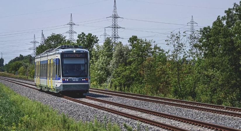 Baleset bénítja a közlekedést: gázolt a tram-train Vásárhelynél