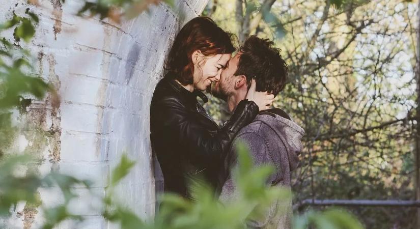 Íme a csók titkos hatása a testre, amit mindenkinek ismernie kell!