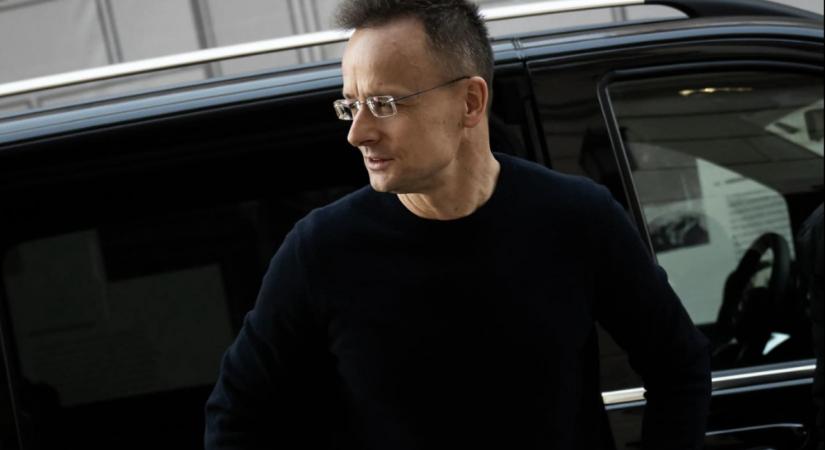 Szijjártó Péter: Úton van hazafelé az első mentesítő járat a Közel-Keletről