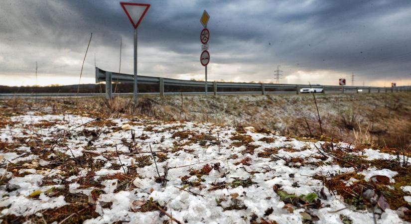 Vasszentmihálynál is kifehéredett a táj a jégtől - fotók, videó