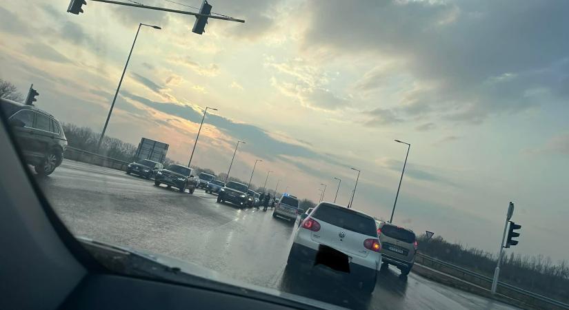 Baleset miatt áll a forgalom! Mutatjuk az információkat