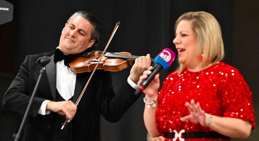 Magyar nótával telt csordultig a pannonhalmiak szíve – Sok fotó és videó