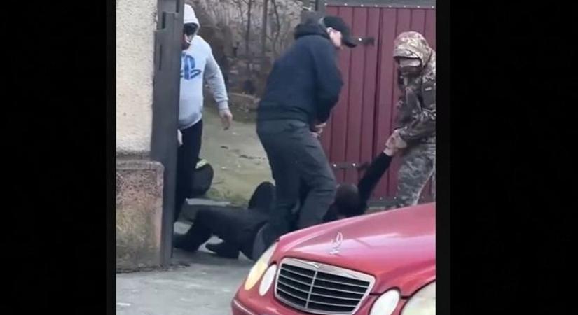 Nem lassítanak az ukránok: újabb kárpátaljai férfit hurcoltak el