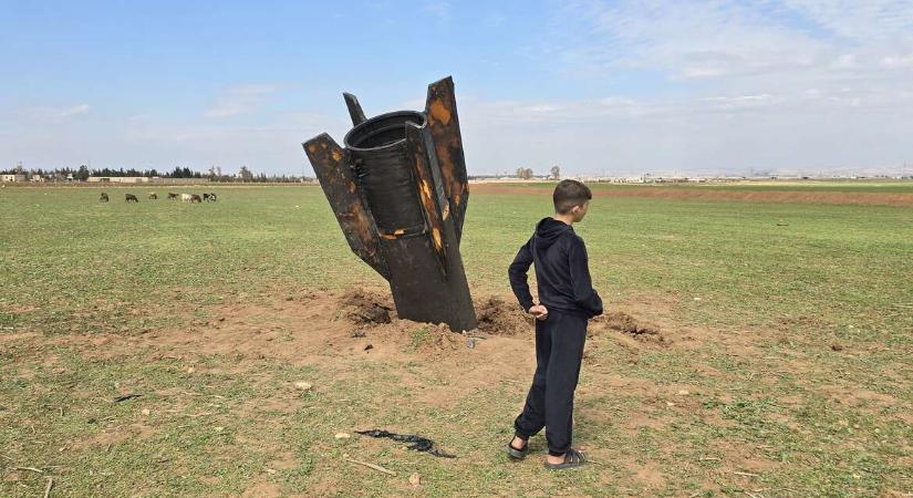 Az USA „addig üti Iránt, amíg az a földön van”, mondta az amerikai védelmi miniszter az akció 5. napján