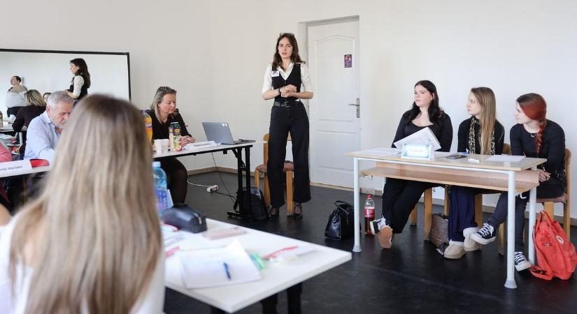 Esélyegyenlőség, női jogok és az AI is téma volt az egri diákok vitaversenyén