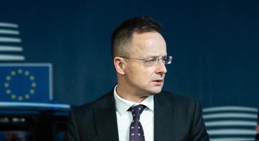 Szijjártó Péter két hadifogollyal tér haza Moszkvából