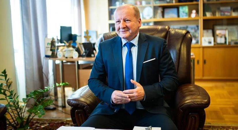 Simicskó István: A választás tétje az, hogy megmarad-e a családtámogatási rendszer és a rezsicsökkentés