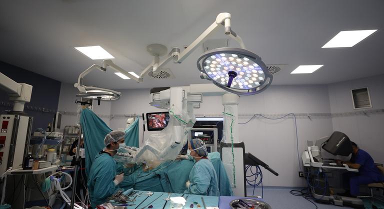 A robotok átvették a hatalmat, több ezer kilométerre a betegtől operál a jövő orvosa