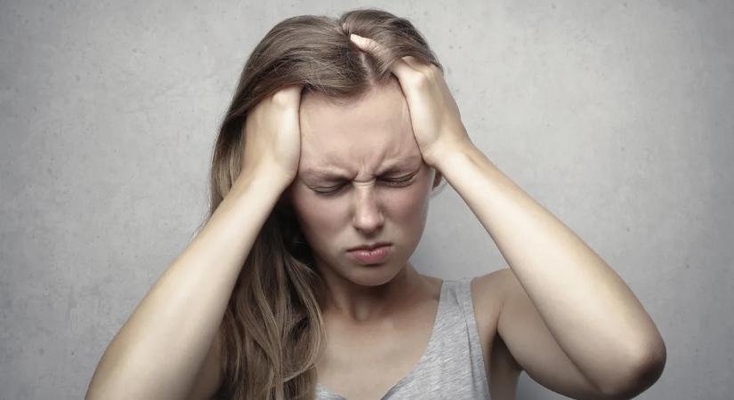 Fejfájással küzdesz? Íme hat lehetséges ok a stresszen és a dehitracáción kívül