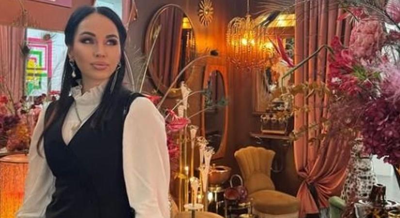 Feketéből születő arany ragyogás: Sáfrány Emese ismét elképesztő festményt alkotott