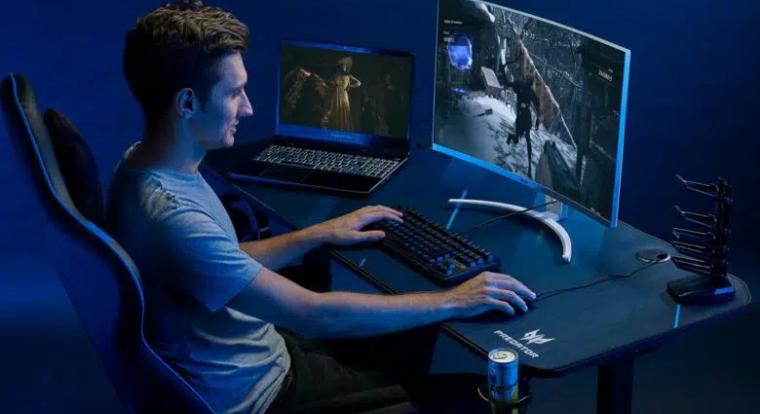 Két Predator gamer asztal, két út ugyanahhoz a célhoz