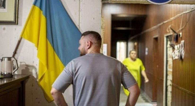 Újabb felkavaró felvétel: brutális kényszersorozás Ukrajnában, elhurcoltak egy férfit a parkolóból