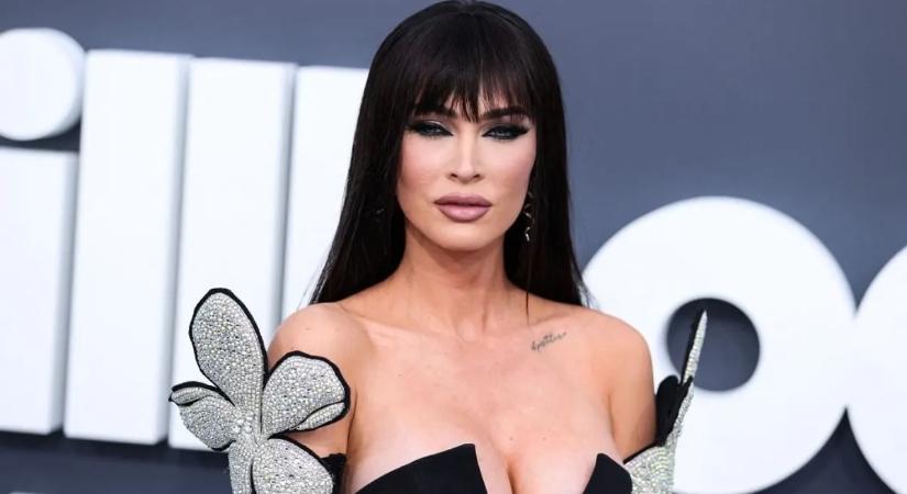 Mindenki Megan Fox fenekét méregeti – kitört a netbotrány – fotó