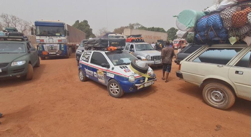 Hihetetlen kalandok Afrikában: képeken mutatjuk a Twingo kalandjait
