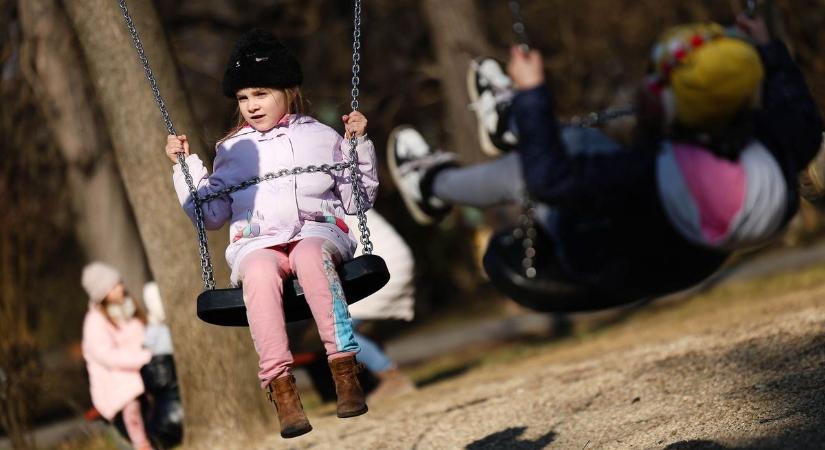 Hullámvasútra ültet az időjárás: a fagyos hajnal után meredeken emelkedik a hőmérséklet