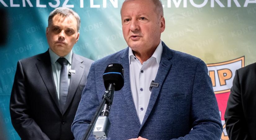 A választás tétje az is, hogy megmarad-e a családtámogatás és a rezsicsökkentés