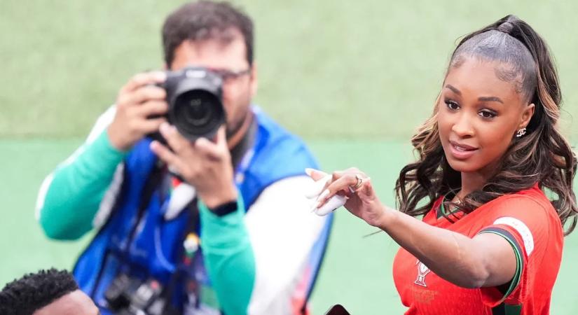 Autóbalesetet szenvedett a portugál sztárfocista felesége