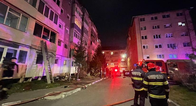 Kigyulladt egy első emeleti lakás – Ötven lakót kimenekítettek