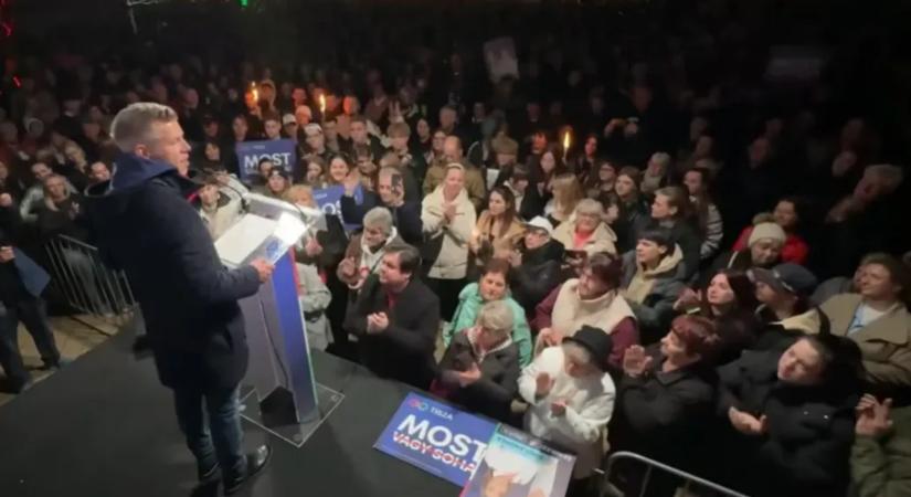 „A hazátok nem egy vicc” – üzente a kispártoknak Magyar Péter Szolnokon