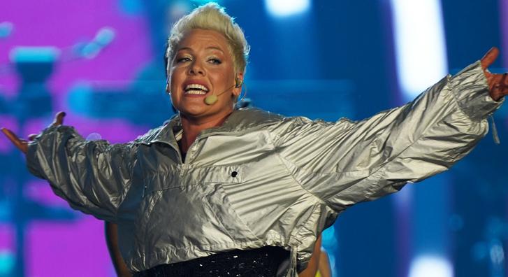 Közös duettel csal könnyeket a szemekbe Pink és a rá félelmetesen hasonlító tinilánya, Willow