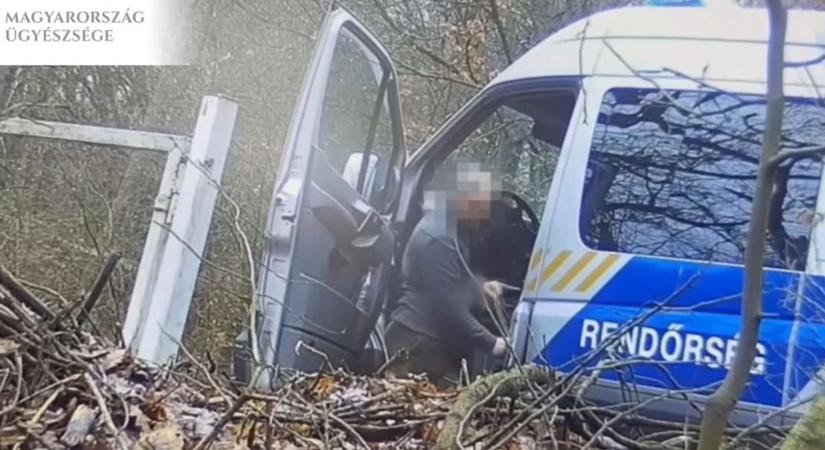 Éveken át a saját kocsijukból loptak üzemanyagot a rendőrök, elkapták őket (VIDEÓ)