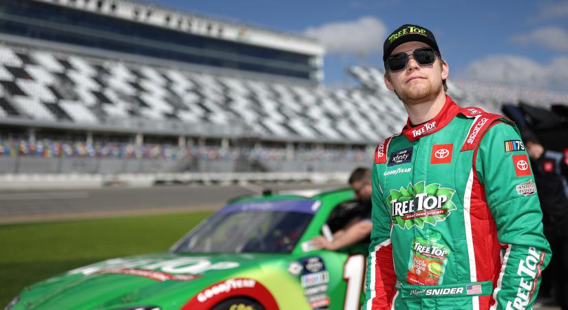 Így került egy médiában dolgozó versenyző 5 perc alatt a NASCAR Cup legnagyobb csapatának autójába