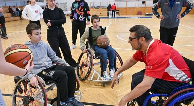 A Magyar Parasport Napját ünnepelte az egri egyetem