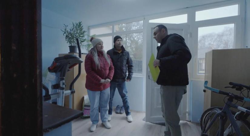 Pincének tűnő otthonnal sokkolt az értékesítő: „Dávid az Ingatlanvadászok Grincse”
