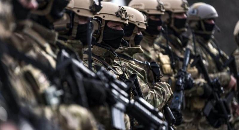 Terrorfenyegetettség Magyarországon: utcán a hadsereg és a rendőrség