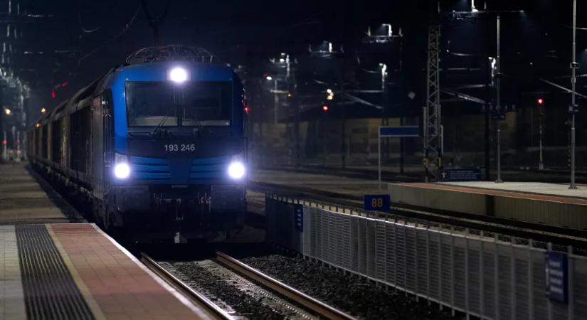 Az első 4 nap összesen 7 vonat ment végig a Budapest–Belgrád magyarországi szakaszán