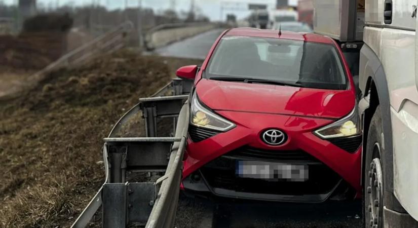 A rendőrök is csak pislogtak, hogyan végezte az előlük menekülő ámokfutó!