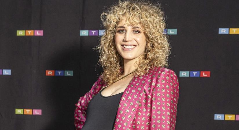 Nyári Dia gyönyörű kismama - Nagy pocakkal jelent meg egy filmvetítésen - fotó