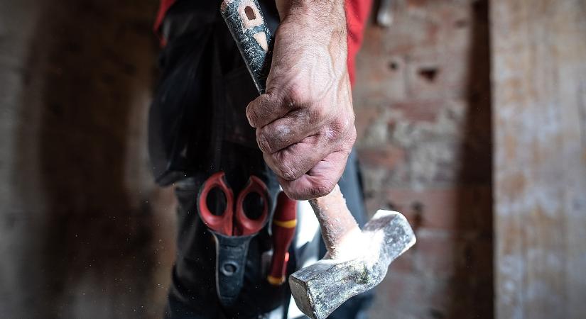 Siralmas jövőkép: repedeznek a falak, és a magyar építőipar is darabokra hullik