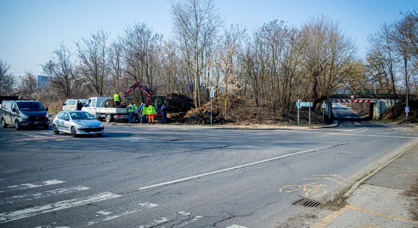 Rejtély a reptéri út mellett: ezért dolgoznak ott napok óta a munkagépek