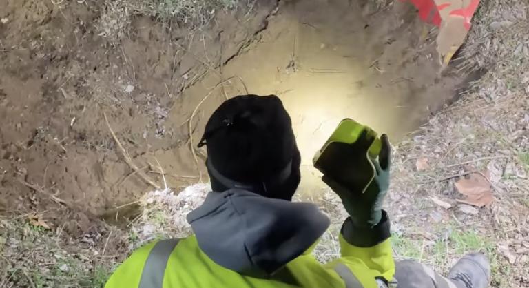 Videón, ahogy a 26 éve eltűnt nő holttestét keresik Ceglédbercelen