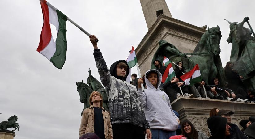 Medián: A fiatalok között kétharmados, a diplomások között majdnem kétharmados többsége van a Tiszának