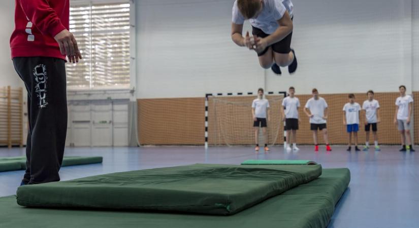 „Látszatintézkedés, kivitelezhetetlen” – a szülők szerint továbbra sem működik jól a heti öt testnevelésóra az iskolákban