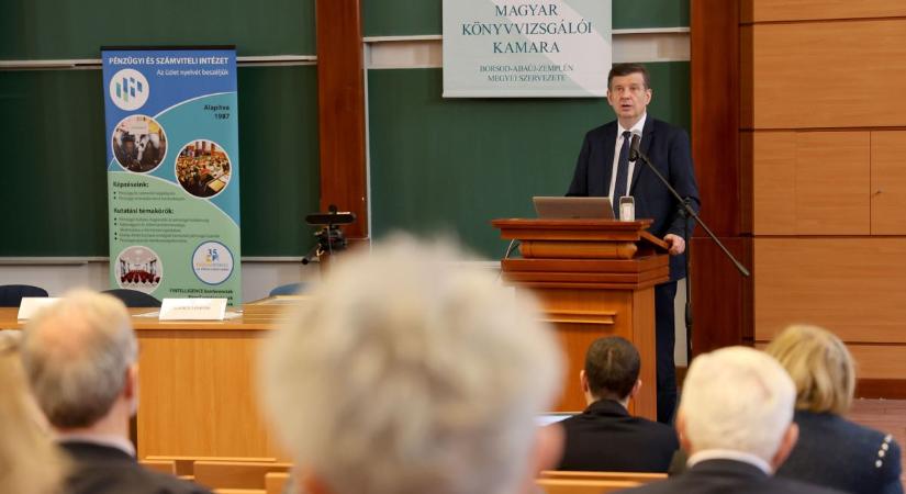 Csalások elleni fellépés és pénzügyek a középpontban a Miskolci Egyetemen