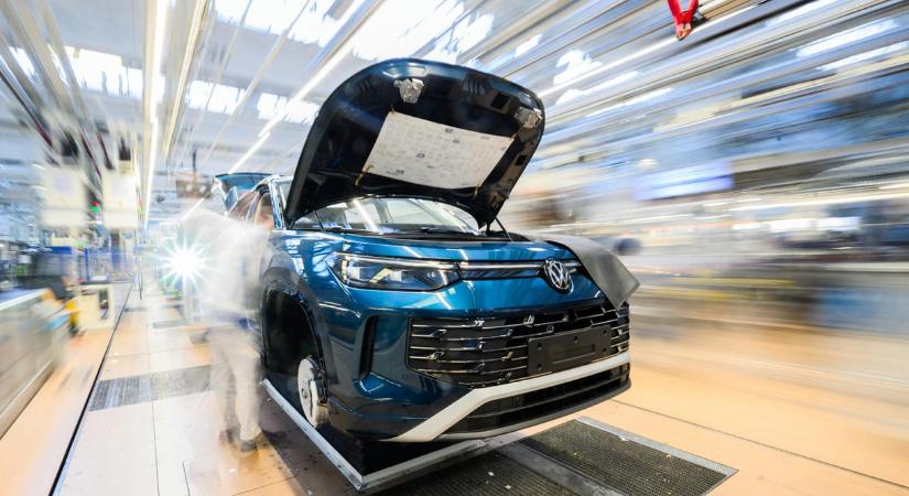 Nagy átalakulás jön a Volkswagennél: 35 ezer munkahely szűnhet meg