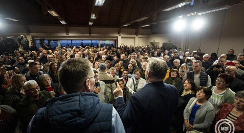 Vegyenek ki szabadságot a kampány hajrájában a Fidesz-önkéntesek, kéri Orbán Viktor