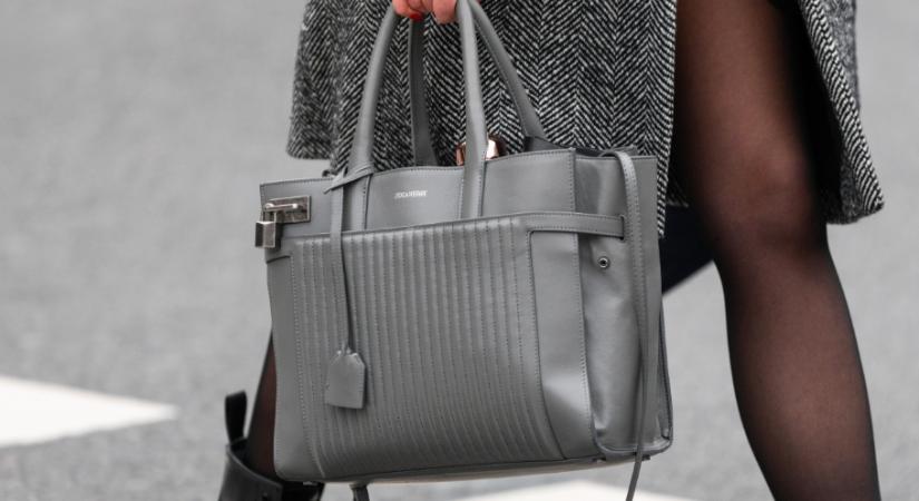 Felejtsd el a klasszikus feketét: Ez a meglepő harisnyaszín 2026 tavaszának legnagyobb slágere