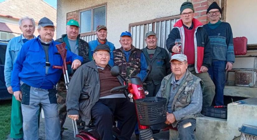 Tizennégy metszőolló egy célért: Megható összefogás mentette meg a bajba jutott gazda szőlőjét