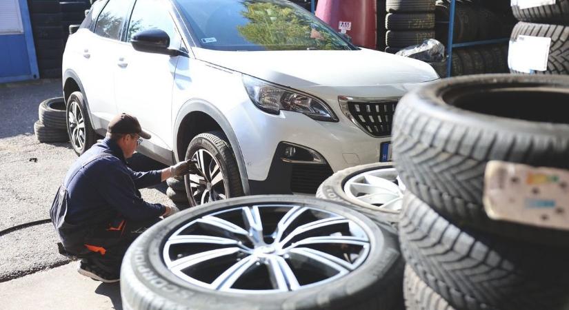 Listán a legborzasztóbb nyárigumik: ha ilyet akarnak rád tukmálni, a szervizből is fordulj ki!