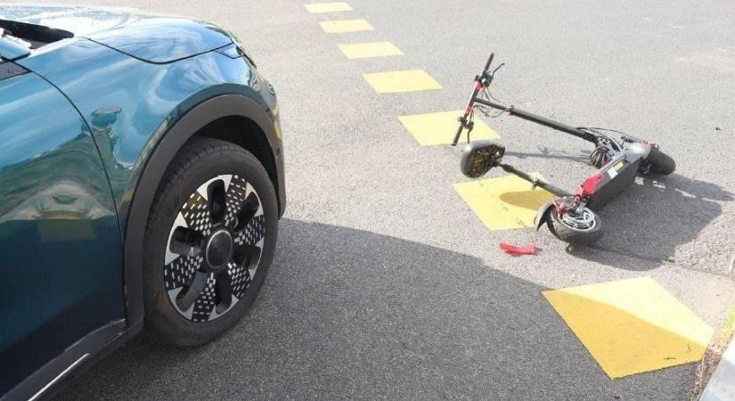 Elgázolták az ittas rollerest a veszprémi kereszteződésben, ráadásul nem úszta meg ennyivel