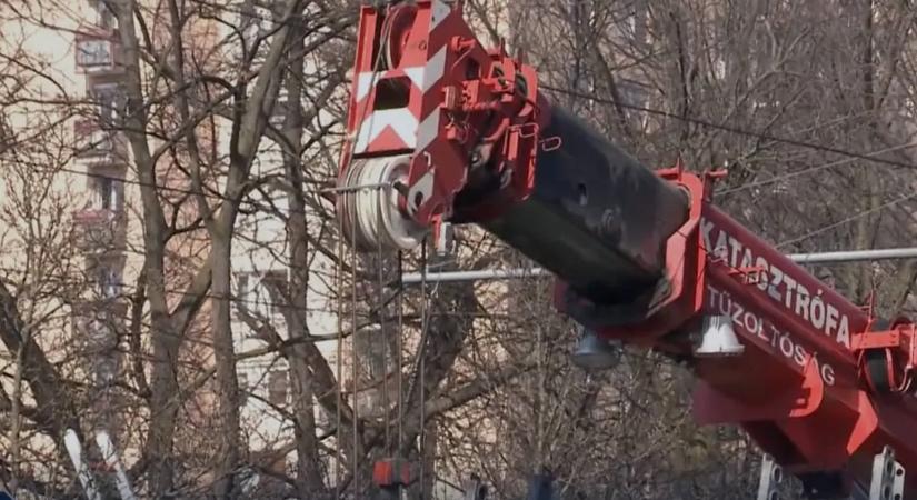 Úgy kellett leemelni róla a szerelvényt – villamos gázolt halálra egy biciklist